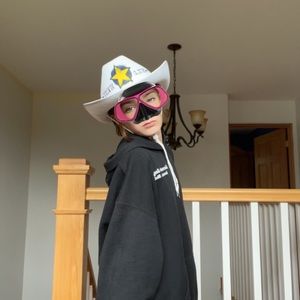 Meet your Posher, Elorie